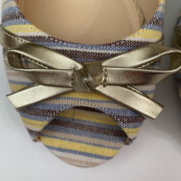 Kelly & Katie Blue Yellow Striped Canvas Peep Toe Bow embellished Wedge Heels - Picture 10 of 10